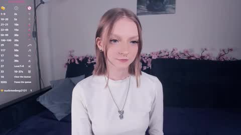 Snapshot of little__caprice chatting on 11-08-25, 07:30 Bella online show from 11-08-25, 07:30