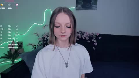 Snapshot of little__caprice chatting on 11-11-25, 07:19 Bella online show from 11-11-25, 07:19