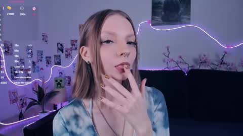 Snapshot of little__caprice chatting on 11-15-25, 08:33 Bella online show from 11-15-25, 08:33