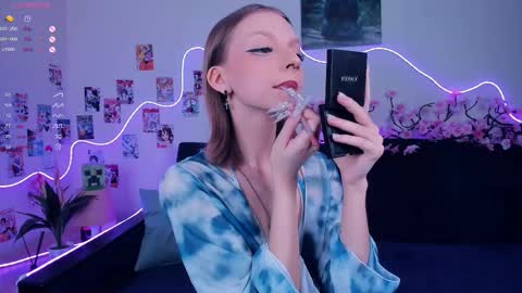 Snapshot of little__caprice chatting on 12-03-25, 07:16 Bella online show from 12-03-25, 07:16