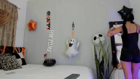 Snapshot of little_abbye chatting on 10-21-25, 10:49 little_abbye online show from 10-21-25, 10:49