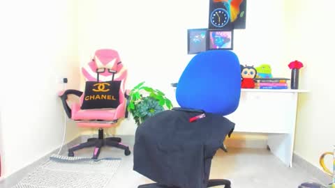 Snapshot of little_africa chatting on 12-14-24, 09:40 little_africa online show from 12-14-24, 09:40