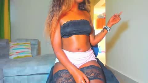 Snapshot of little_africa chatting on 01-01-25, 02:09 little_africa online show from 01-01-25, 02:09