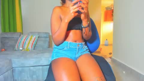 Snapshot of little_africa chatting on 01-04-25, 02:46 little_africa online show from 01-04-25, 02:46