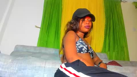 Snapshot of little_africa chatting on 02-04-25, 05:23 little_africa online show from 02-04-25, 05:23