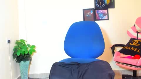 Snapshot of little_africa chatting on 02-11-25, 11:10 little_africa online show from 02-11-25, 11:10