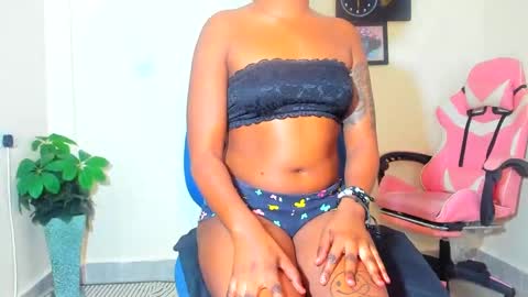 Snapshot of little_africa chatting on 02-24-25, 08:27 little_africa online show from 02-24-25, 08:27