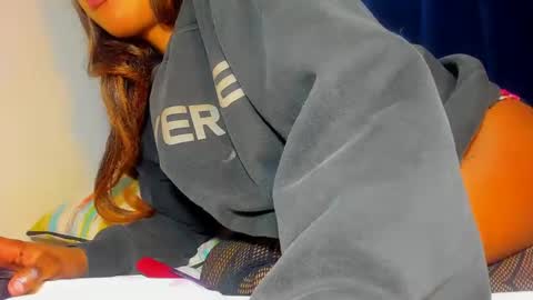 Snapshot of little_africa chatting on 02-25-25, 01:39 little_africa online show from 02-25-25, 01:39