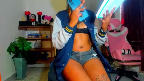 Snapshot of little_africa chatting on 02-26-25, 11:09 little_africa online show from 02-26-25, 11:09