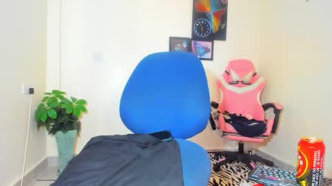 Snapshot of little_africa chatting on 02-28-25, 11:14 little_africa online show from 02-28-25, 11:14