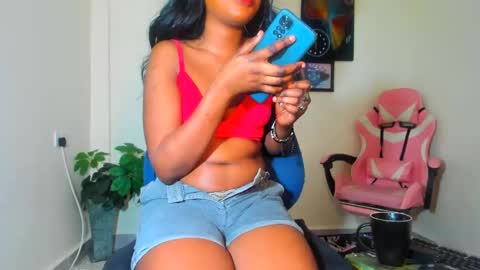 Snapshot of little_africa chatting on 03-06-25, 10:30 little_africa online show from 03-06-25, 10:30