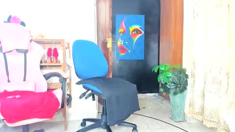 Snapshot of little_africa chatting on 10-24-25, 08:11 little_africa online show from 10-24-25, 08:11