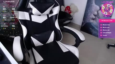 Amelie  online show from 04-14-26, 03:29