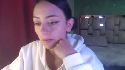 Snapshot of little_aphrodite2 chatting on 12-14-25, 07:58 Aliciaparaisss online show from 12-14-25, 07:58