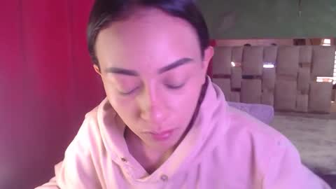 Snapshot of little_aphrodite2 chatting on 12-18-25, 09:43 Aliciaparaisss online show from 12-18-25, 09:43