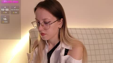 Snapshot of little_bliss chatting on 10-25-25, 12:29 little_bliss online show from 10-25-25, 12:29