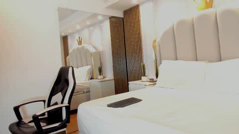 Snapshot of little_channel chatting on 10-21-25, 08:09 little_channel online show from 10-21-25, 08:09