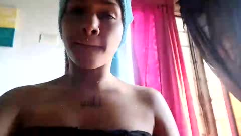 Snapshot of little_doll25 chatting on 09-11-25, 01:22 Succubus Blue online show from 09-11-25, 01:22