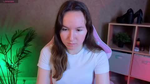 Snapshot of little_doll_meow chatting on 05-13-26, 01:36 Alexandra online show from 05-13-26, 01:36
