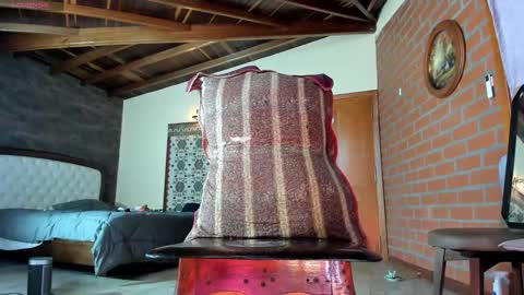 Izzi online show from 01-20-25, 05:27