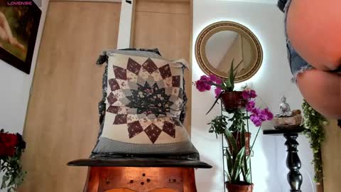 Izzi online show from 03-11-25, 04:07