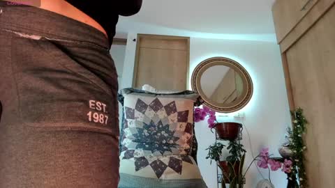 Snapshot of little_izzi chatting on 10-23-25, 05:01 Izzi online show from 10-23-25, 05:01