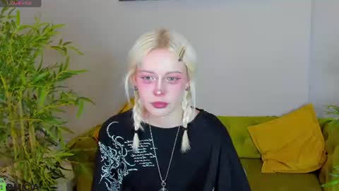 Lill online show from 06-19-26, 09:24