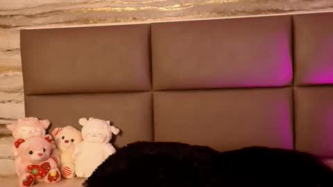 Snapshot of little_mayy chatting on 02-13-26, 12:23 little_mayy online show from 02-13-26, 12:23