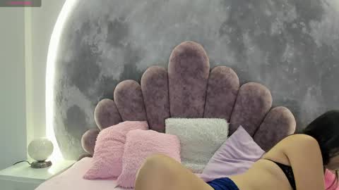 Snapshot of little_melanie chatting on 05-04-26, 06:48 little_melanie online show from 05-04-26, 06:48