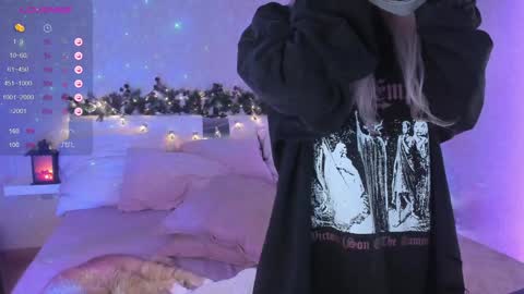 Snapshot of little_misaki chatting on 12-19-24, 11:03 Maria online show from 12-19-24, 11:03