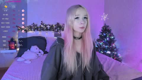 Snapshot of little_misaki chatting on 12-26-24, 01:40 Maria online show from 12-26-24, 01:40