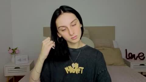 little_mollee online show from 10-16-25, 08:10