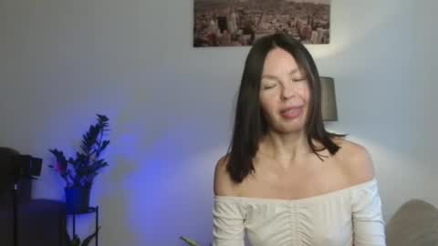 Snapshot of little_nicole_ chatting on 10-05-25, 11:19 Nicole online show from 10-05-25, 11:19