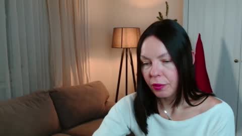 Snapshot of little_nicole_ chatting on 12-20-25, 06:15 Nicole online show from 12-20-25, 06:15