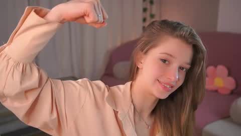 Snapshot of little_poetry chatting on 03-11-25, 04:18 Kiki online show from 03-11-25, 04:18