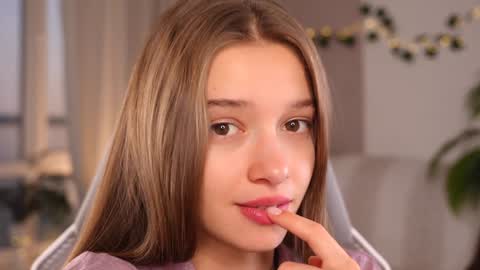 Snapshot of little_poetry chatting on 09-09-25, 04:17 Kiki online show from 09-09-25, 04:17