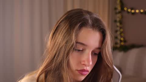 Snapshot of little_poetry chatting on 10-07-25, 03:31 Kiki online show from 10-07-25, 03:31