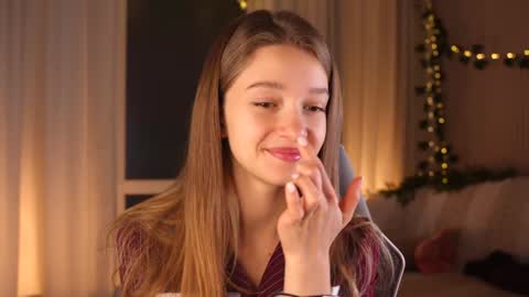 Snapshot of little_poetry chatting on 10-10-25, 03:44 Kiki online show from 10-10-25, 03:44