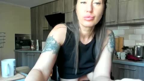 Snapshot of little_princess777 chatting on 06-10-26, 06:23 my Instagram online show from 06-10-26, 06:23