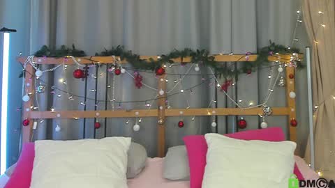 Snapshot of little_radiant_sun chatting on 12-19-24, 09:29 Kriss online show from 12-19-24, 09:29
