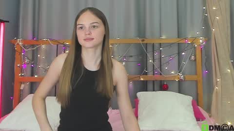 Snapshot of little_radiant_sun chatting on 01-28-25, 12:32 Kriss online show from 01-28-25, 12:32