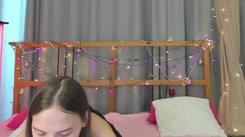 Snapshot of little_radiant_sun chatting on 02-07-25, 09:37 Kriss online show from 02-07-25, 09:37