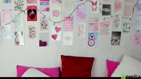 Snapshot of little_radiant_sun chatting on 09-11-25, 08:14 Kriss online show from 09-11-25, 08:14