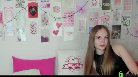 Snapshot of little_radiant_sun chatting on 10-14-25, 09:32 Kriss online show from 10-14-25, 09:32