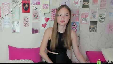 Snapshot of little_radiant_sun chatting on 10-18-25, 08:26 Kriss online show from 10-18-25, 08:26