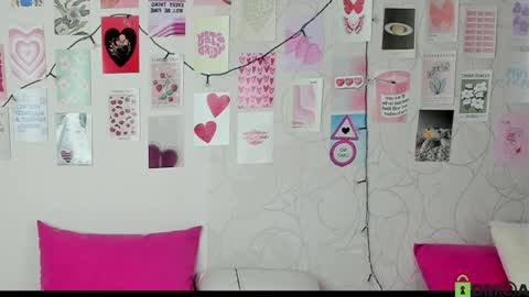 Snapshot of little_radiant_sun chatting on 10-19-25, 06:36 Kriss online show from 10-19-25, 06:36