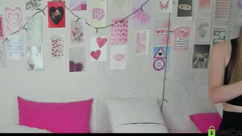 Snapshot of little_radiant_sun chatting on 11-07-25, 08:14 Kriss online show from 11-07-25, 08:14