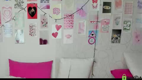 Snapshot of little_radiant_sun chatting on 11-11-25, 09:42 Kriss online show from 11-11-25, 09:42