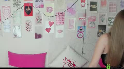 Snapshot of little_radiant_sun chatting on 11-13-25, 08:35 Kriss online show from 11-13-25, 08:35