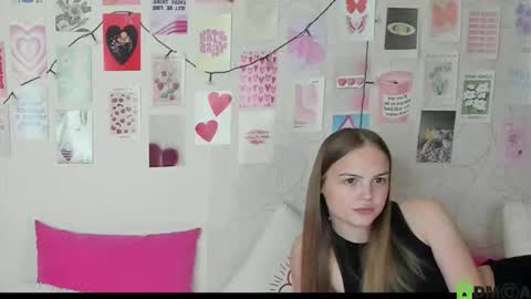 Snapshot of little_radiant_sun chatting on 11-14-25, 10:47 Kriss online show from 11-14-25, 10:47